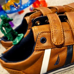 NEW Nautica Boys Sz 12 Brown "Leather" Kicks (FREE SHIPPING + Free Gift!)